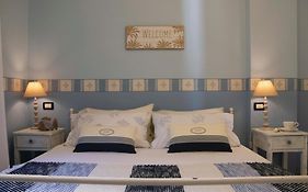 Blue Marine - Trilocale con Smart Tv, WiFi Gratuito, Aria Condizionata, ideale per Famiglie